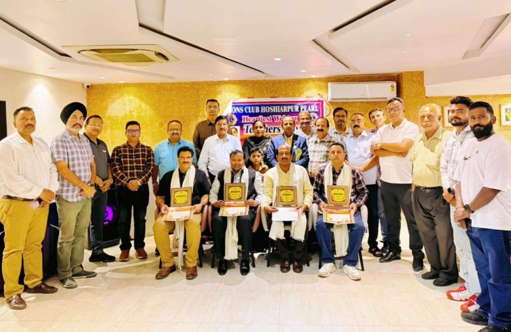 शिक्षक समाज की नींव उनके सम्मान से ही राष्ट्र का निर्माण संभव विजय अरोड़ा लायंस क्लब होशियारपुर